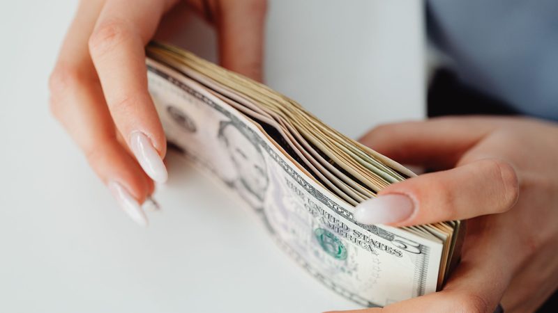 Article: Three signs you're about to run out of cash